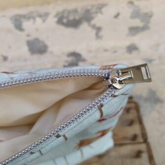 Beauty case Narnia Azzurro, foderato e rifinito con cerniera decorativa