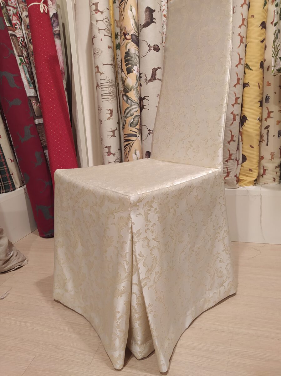 CELAIA - SEDIA VESTITA DAMASCO LUREX (5) fodera lunga per sedie moderne
