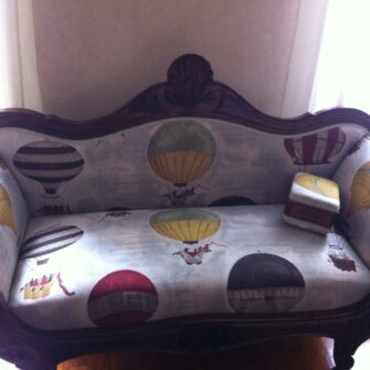 Rivestimento su Misura per Divano in Legno con Struttura Fissa