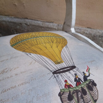 Rivestimento sedia stile medievale particolare del tessuto mongolfiere