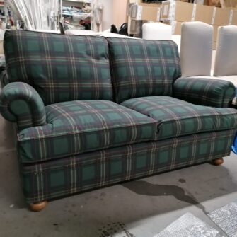 Rivestimento su Misura per Divano con Scocca Fissa e Cuscini Sfoderabili