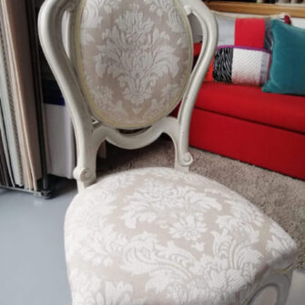 Rivestimento sedia shabby chic decapata