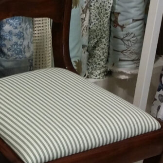 particolare sedia novecento rivestita