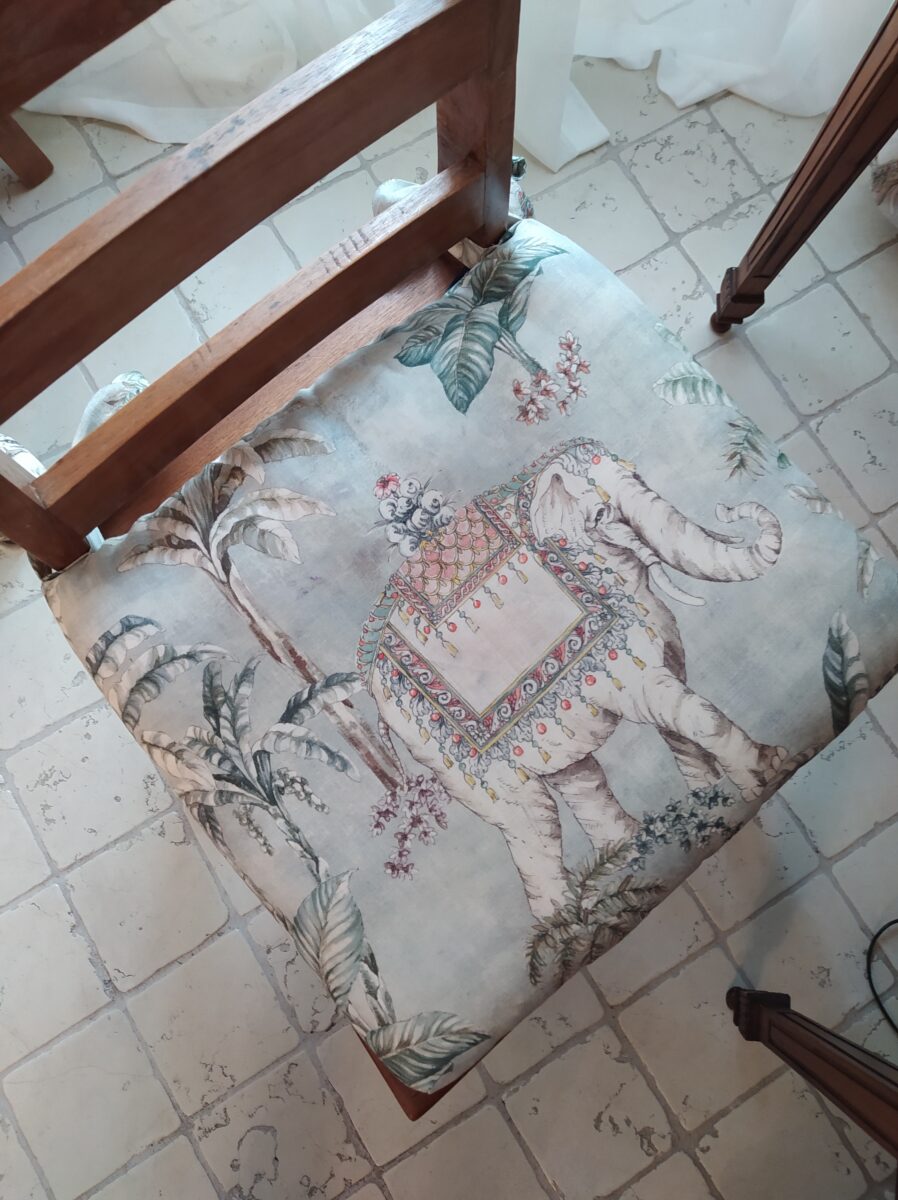 LOCANDA AGLI ANGELI - ELEFANTE BIANCO (8) Cuscino su Misura per Sedia in Legno