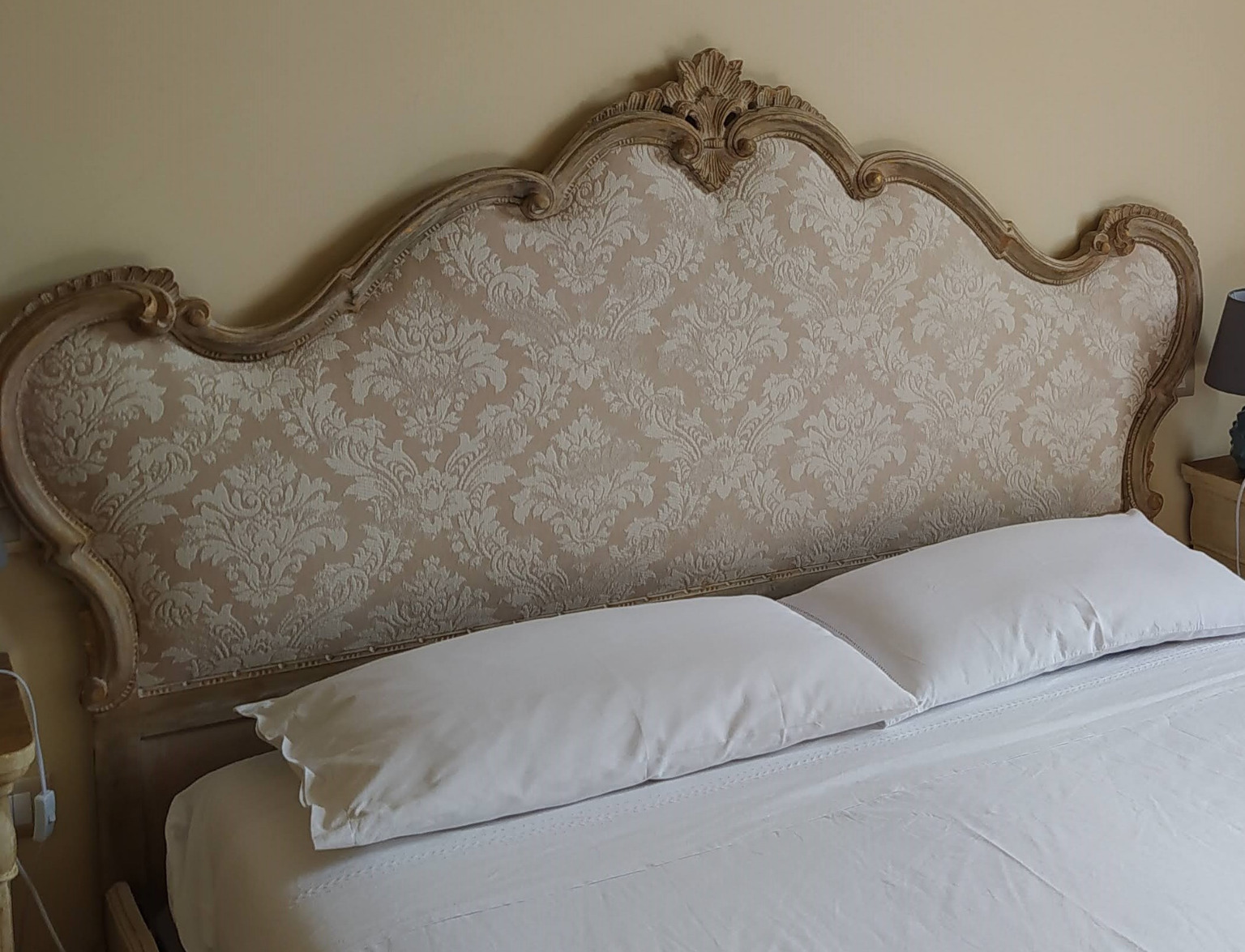 1 testata letto con cornice in legno