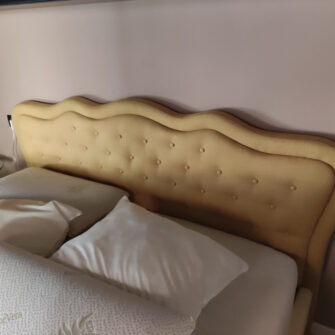 rivestimento su misura testata letto con bottoni