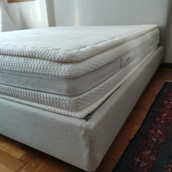 Rivestimento sfoderabile per letto matrimoniale su misura