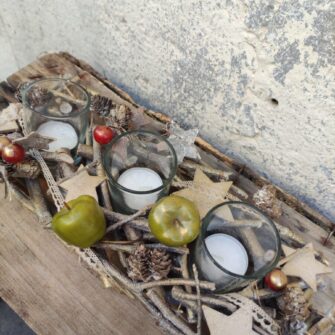 Centrotavola in legno e stelle dorato