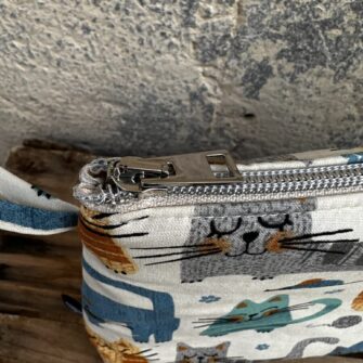 Beauty case Gatti Azzurri con cerniera decorativa e fodera interna