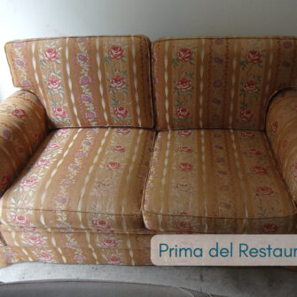 divano piccolo prima del restauro