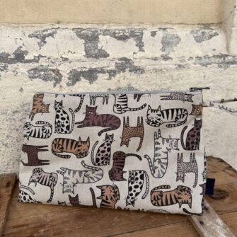 Beauty case Gatti Tigrati con cerniera decorativa e taschina interna