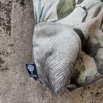 Dettaglio fantasia Elefanti Sarabi in cotone