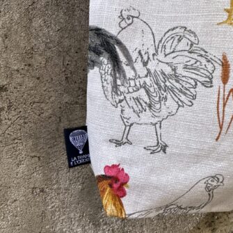 Dettaglio tote bag Galline coordinabile con pochette e beauty case