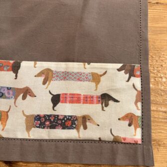 Canovaccio in cotone con orlo a giorno Cani Bassotti