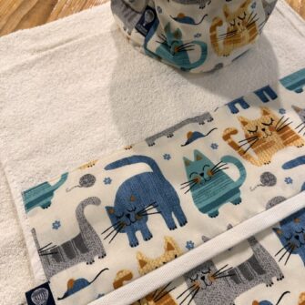 Set Bagno Gatti Azzurri con asciugamani e cestino coordinato