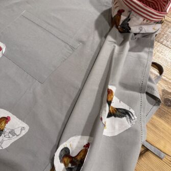 Set Cucina Galli e Galline con grembiule, canovaccio e cestino coordinati