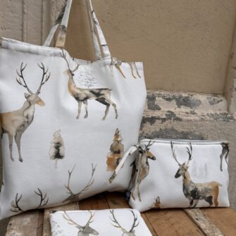 Set tote bag pochette beauty case Cervi Acquerello in cotone