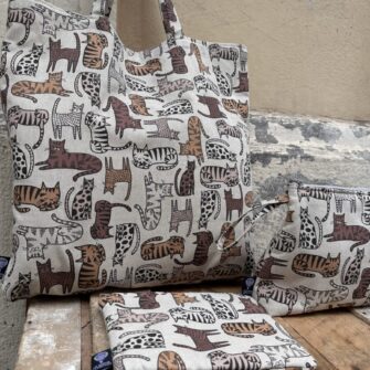 Set coordinato con tote bag, pochette e beauty case Gatti Tigrati,