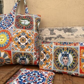 Set coordinato con tote bag, pochette, beauty case e trousse Maioliche di Sicilia