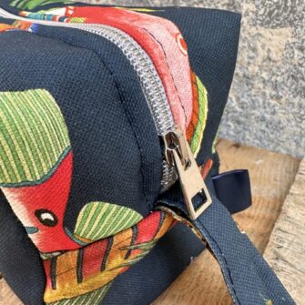 Trousse Pesci Capri con cerniera decorativa e fodera interna