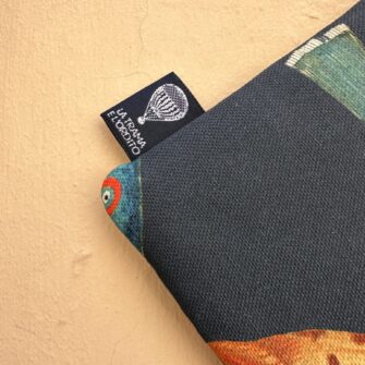 Particolare della Pochette Pesci Capri