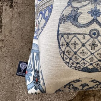 Dettaglio tote bag Uova Imperiali coordinabile con pochette e beauty case