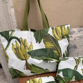 Set coordinato con borsa impermeabile, pochette e beauty case Banane,