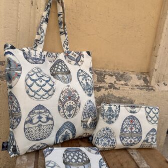 Set tote bag pochette beauty case Uova Imperiali in cotone