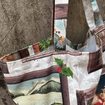 particolare della tote bag sfoderata Babbo Natale