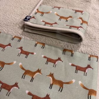 particolare del bordo asciugamani volpi