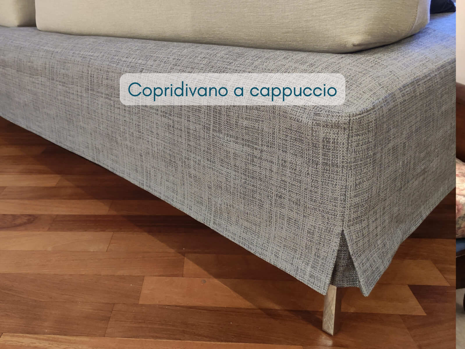 divano con copridivano a cappuccio (3)