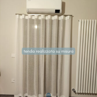 tenda-a-onda-realizzata-su-misura-sotto-condizionatore.