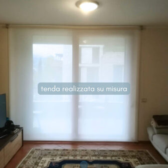 tenda-a-rullo-realizzata-su-misura-per-grande-vetrata