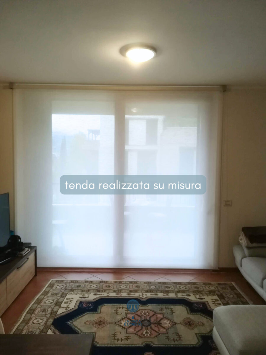 tenda-a-rullo-realizzata-su-misura tenda-a-rullo-realizzata-su-misura-per-grande-vetrata