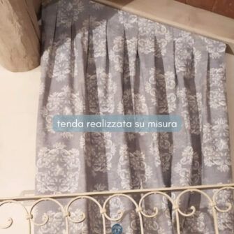tenda-obliqua-per-finestra-realizzata-su-misura