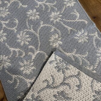 Tappeto Fiorellini grigio chiaro e avorio 60x100 cm reversibile double face