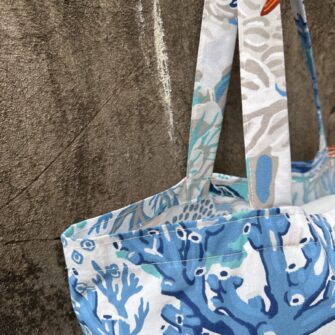 PARTICOLARE DELLA TOTE BAG ABISSO