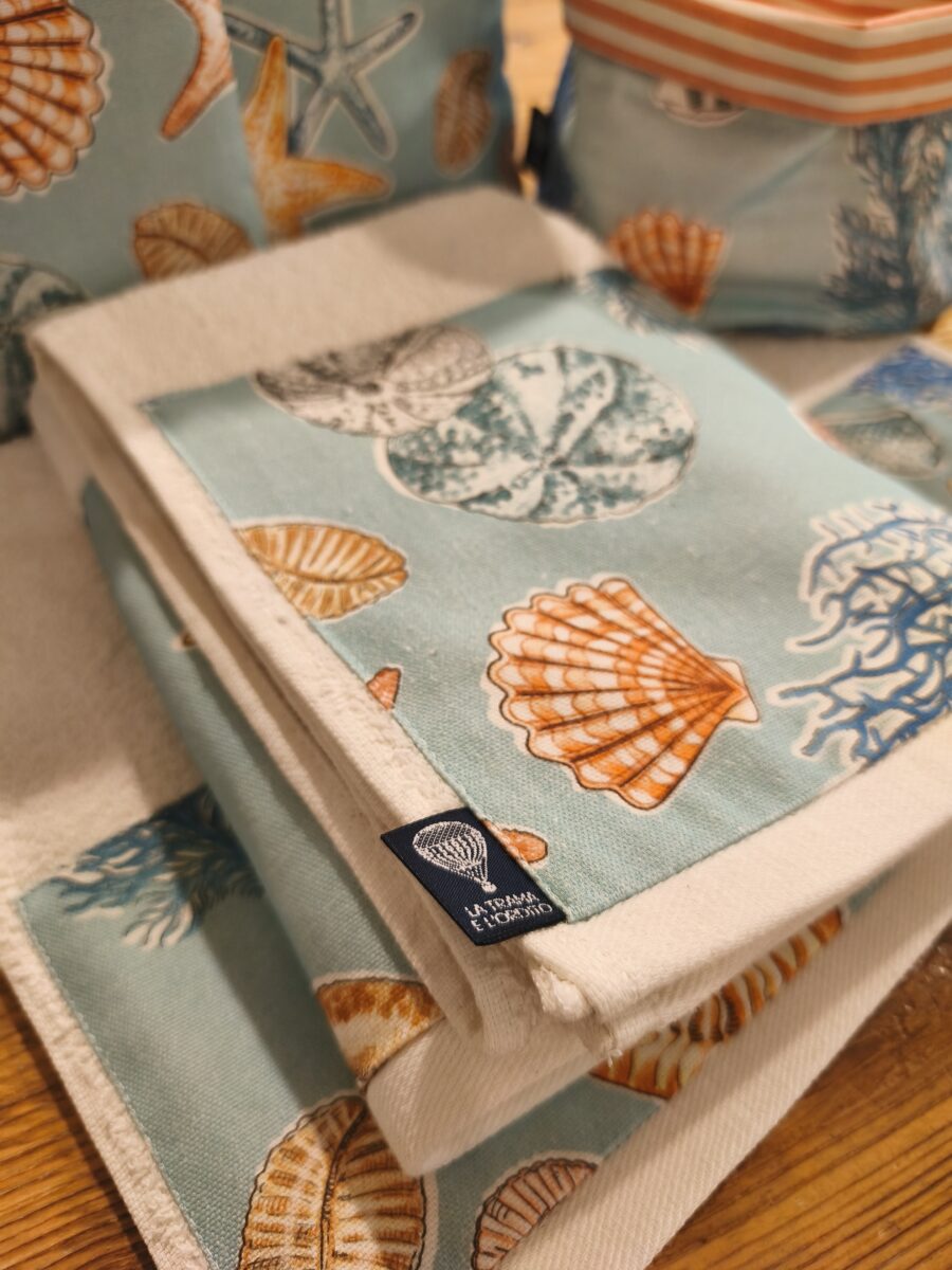 coppia asciugamani corallo caribe con accessori Coppia Asciugamani Corallo Caribe con accessori