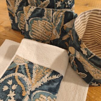 coppia-asciugamani-pesci-batik-con-accessori