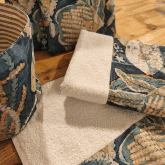 coppia-asciugamani-pesci-batik-con-accessori