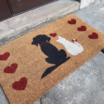 Zerbino cane e gatto in cocco con cuori rossi
